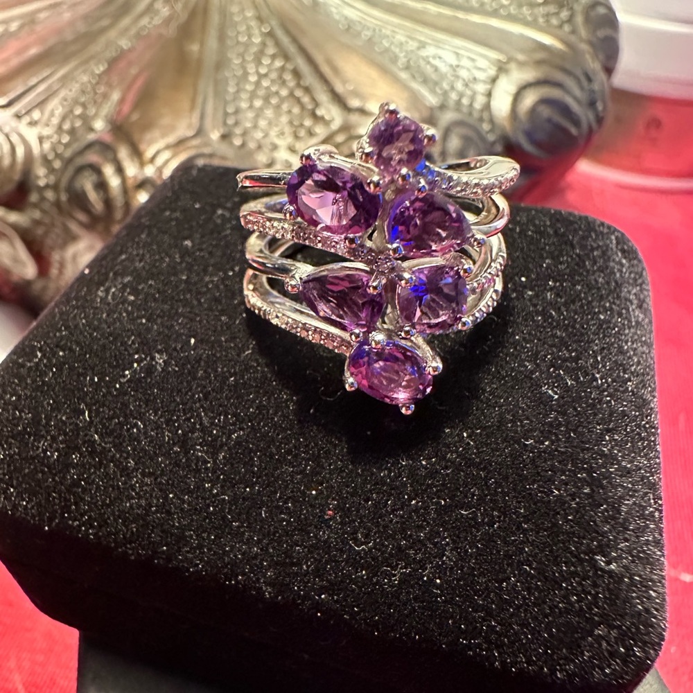 Sofía Vergara rings from Kay’s.